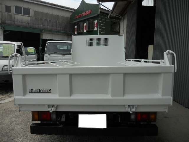 Isuzu Elf 7