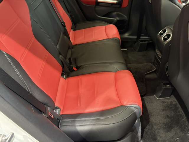 Mercedes-Benz GLA-Class 12