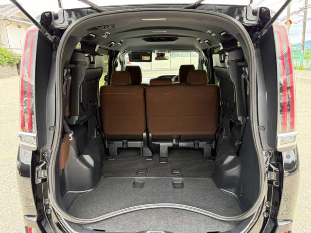 Toyota Noah 11