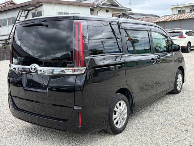 Toyota Noah 2