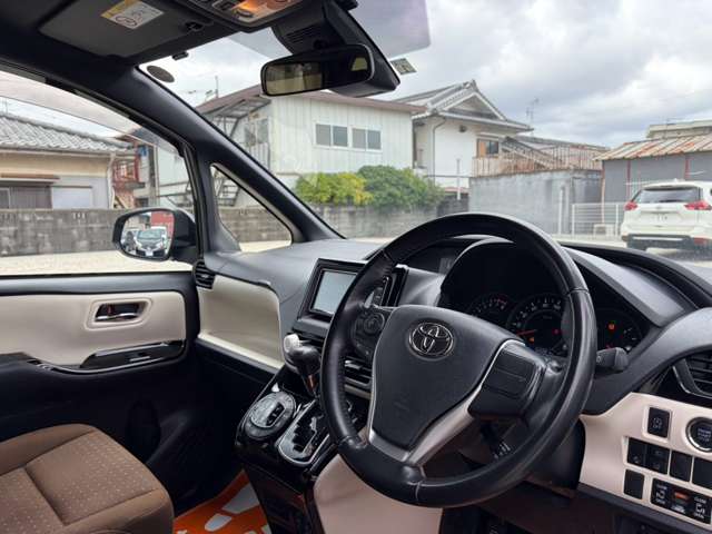 Toyota Noah 4