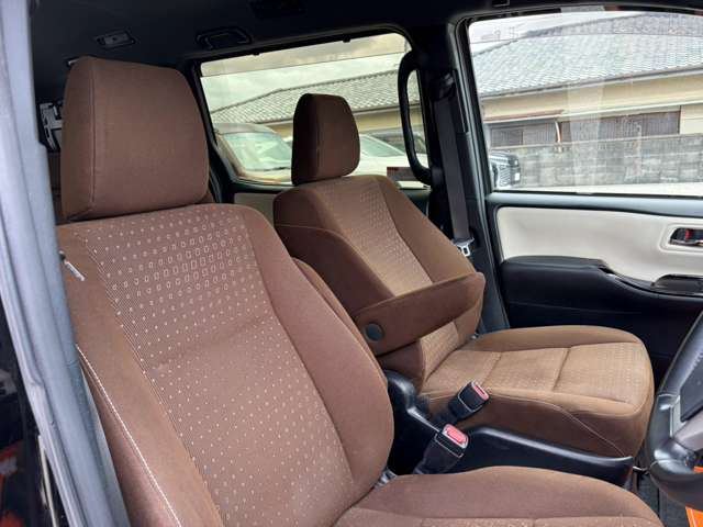 Toyota Noah 5
