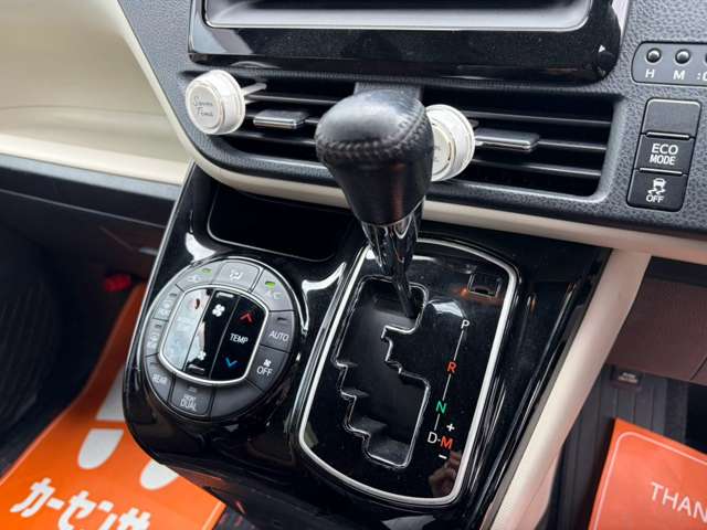 Toyota Noah 8