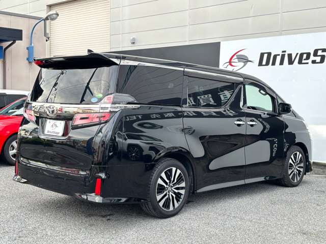 Toyota Vellfire 4