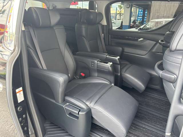 Toyota Vellfire 9