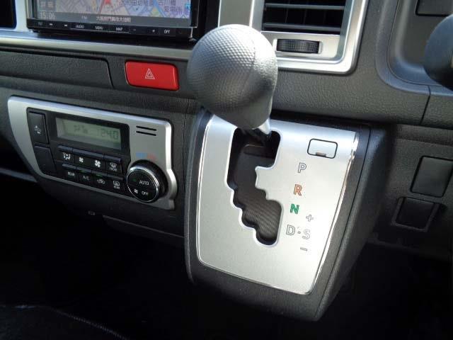 Toyota Hiace Van 9