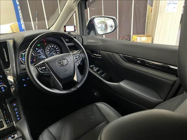 Toyota Alphard 12