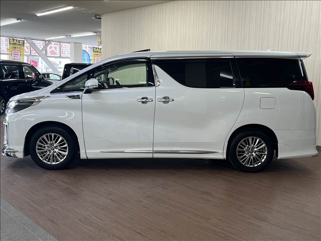 Toyota Alphard 4