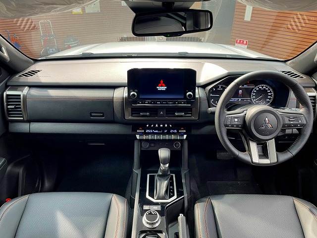 Mitsubishi Triton 2
