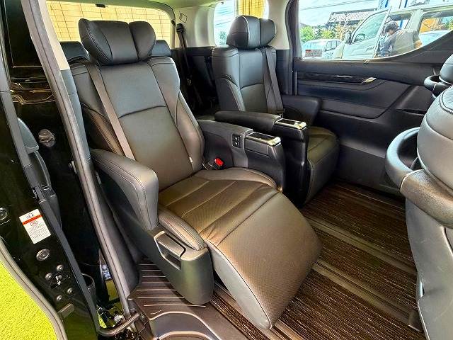 Toyota Alphard 11