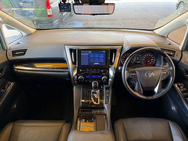 Toyota Alphard 2