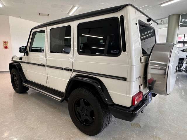 Mercedes-Benz G-Class 8