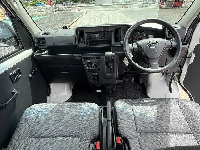 Daihatsu Hijet Cargo 2