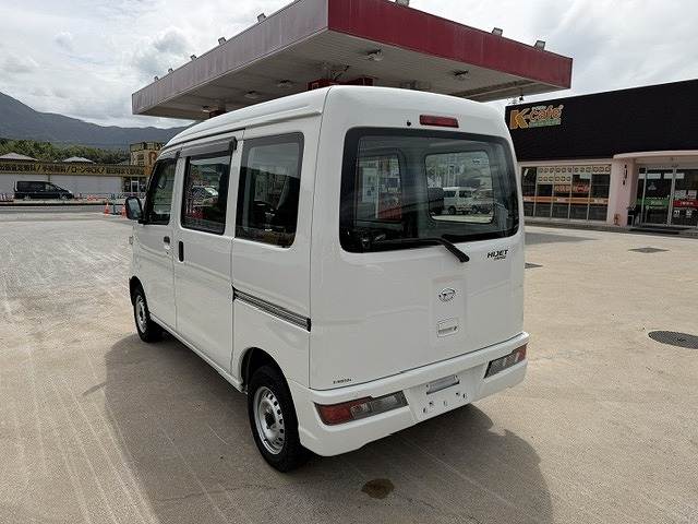 Daihatsu Hijet Cargo 6