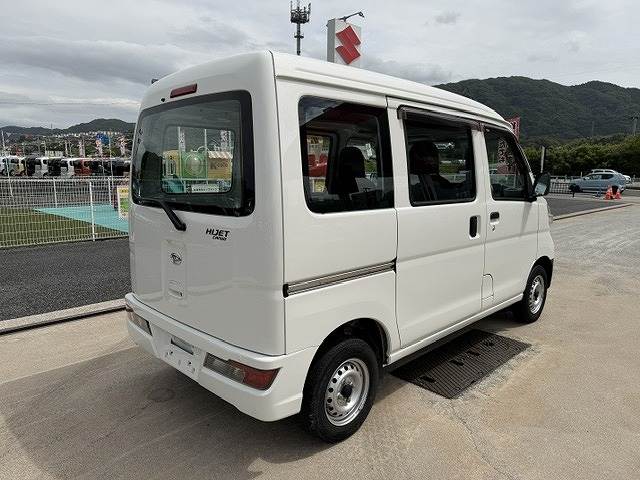 Daihatsu Hijet Cargo 8