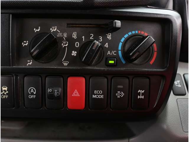 Hino Dutro 3