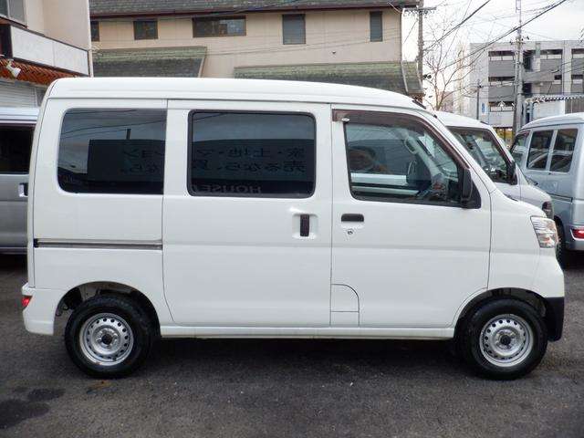 Daihatsu Hijet Cargo 4