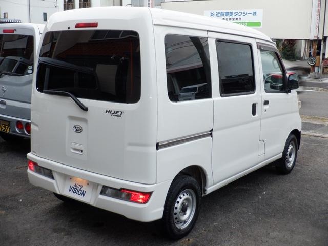 Daihatsu Hijet Cargo 6
