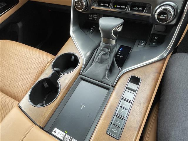 Lexus LX 11