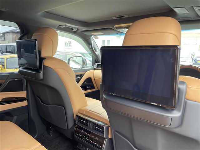 Lexus LX 9
