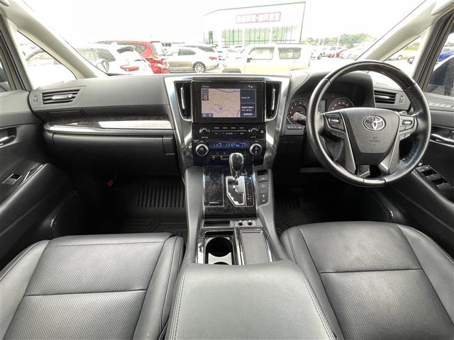 Toyota Alphard 6