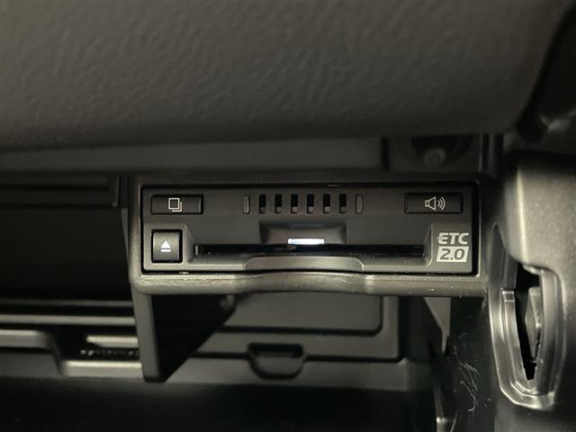 Lexus UX 8