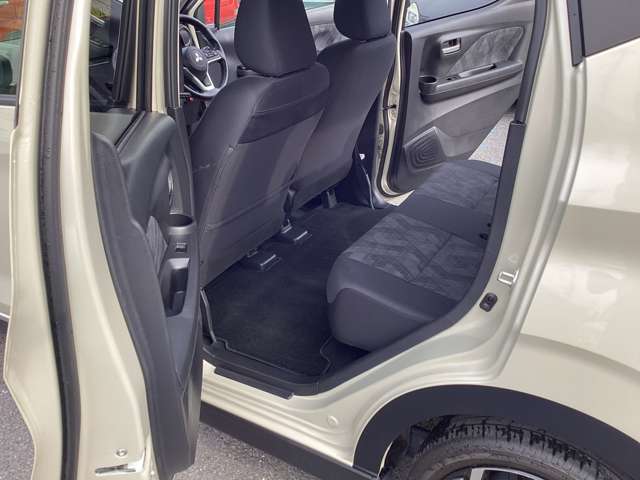Mitsubishi eK X EV 11