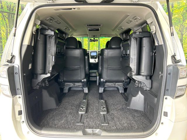 Toyota Vellfire 11