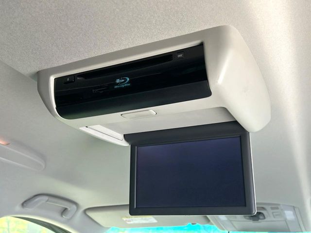 Toyota Vellfire 4