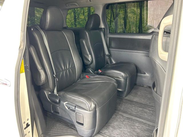 Toyota Vellfire 9