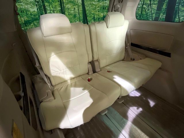 Toyota Alphard Hybrid 11