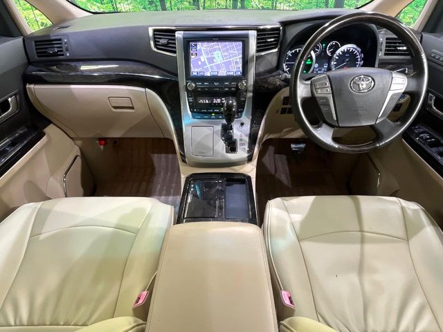 Toyota Alphard Hybrid 2