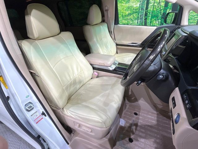 Toyota Alphard Hybrid 9