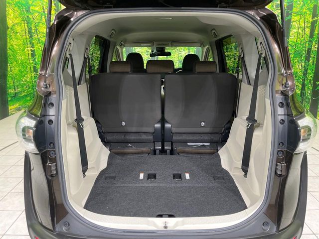 Toyota Sienta 11