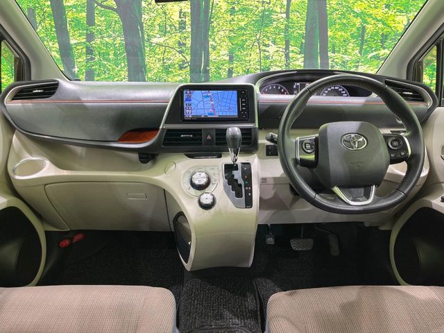 Toyota Sienta 2