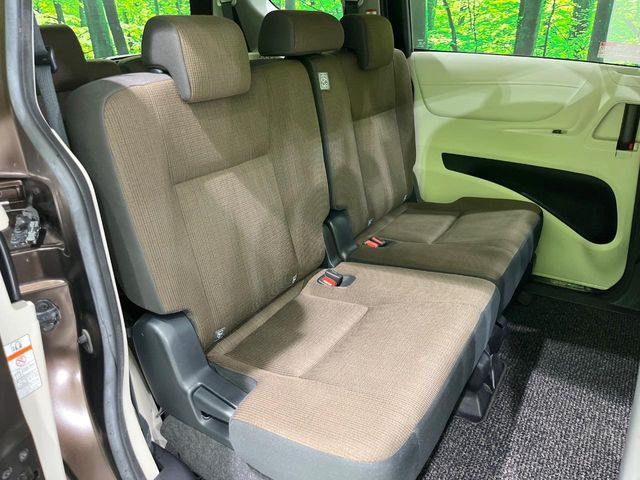 Toyota Sienta 9
