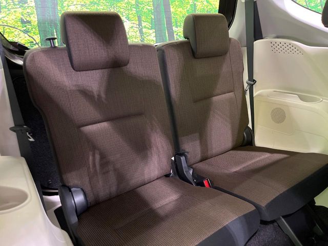 Toyota Sienta 10