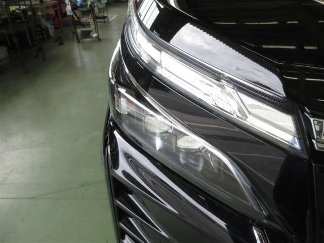 Toyota Voxy 11