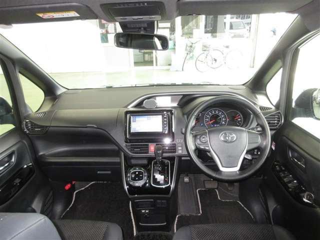 Toyota Voxy 12