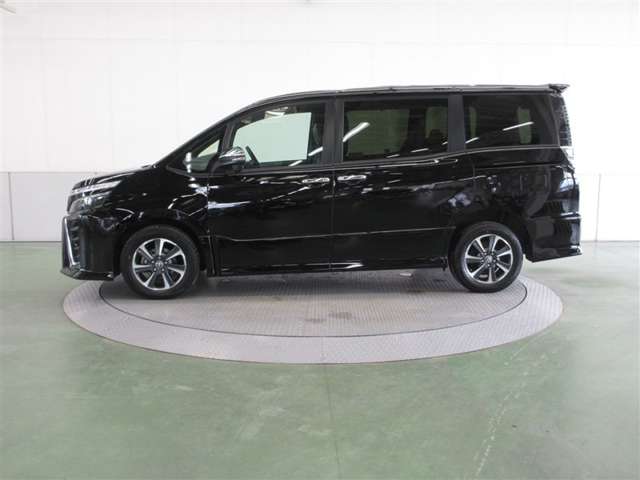 Toyota Voxy 8
