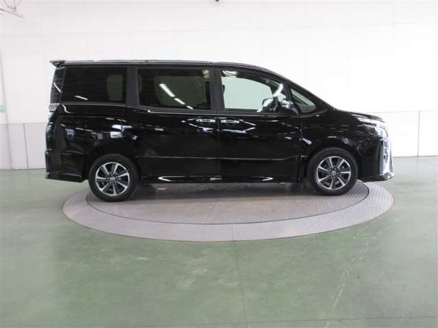 Toyota Voxy 9