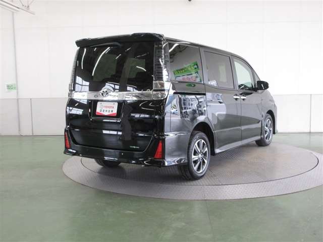 Toyota Voxy 10