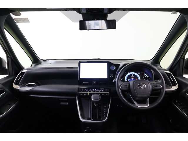 Toyota Noah 4