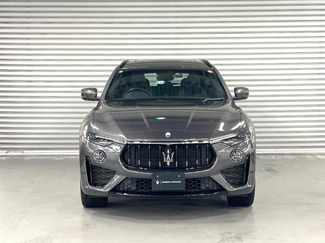 Maserati Levante 11
