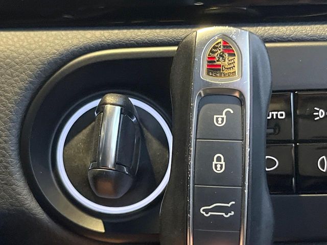 Porsche Cayenne 8