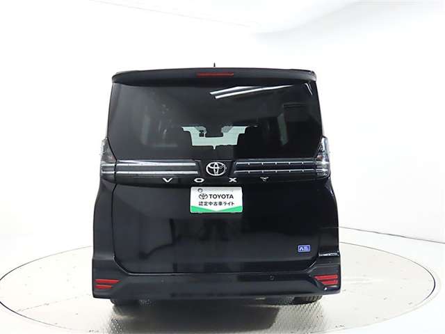 Toyota Voxy 2