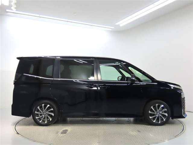 Toyota Voxy 5