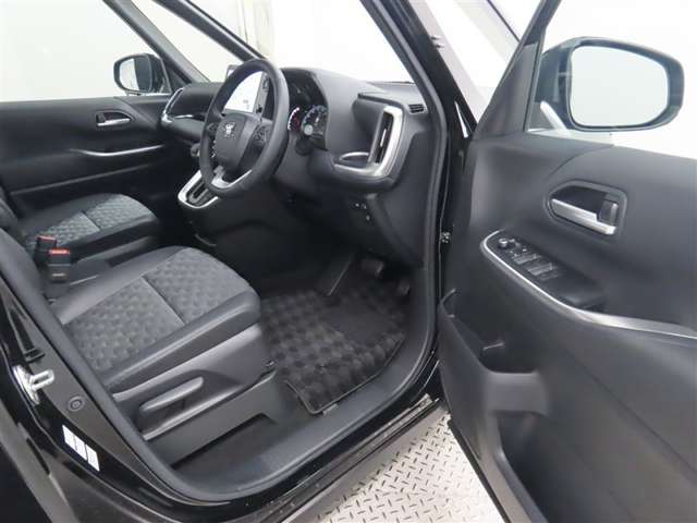 Toyota Voxy 9