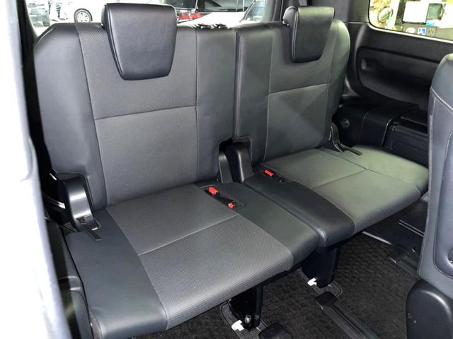 Toyota Esquire 11