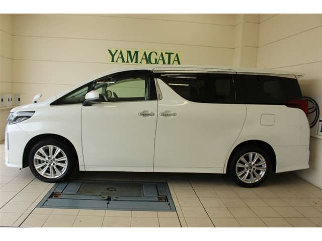 Toyota Alphard 2